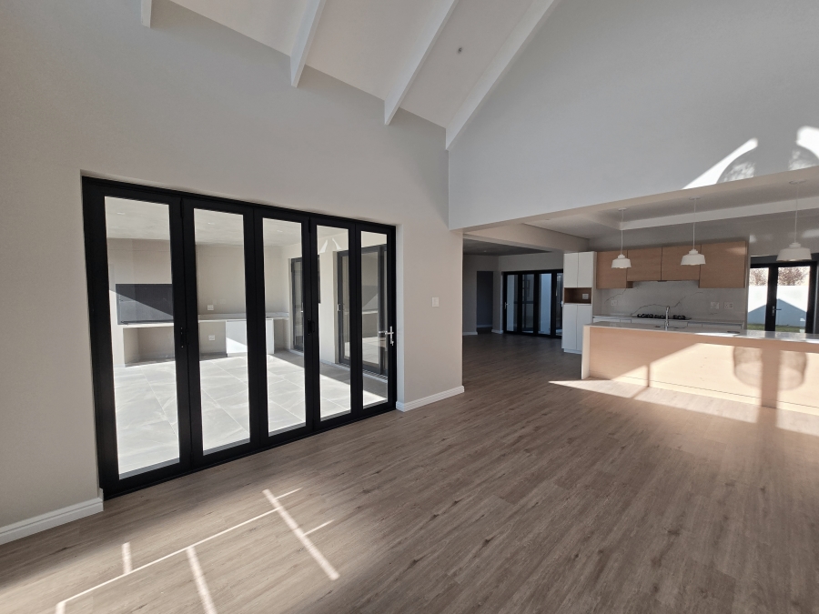 4 Bedroom Property for Sale in Kingswood Golf Estate Western Cape
